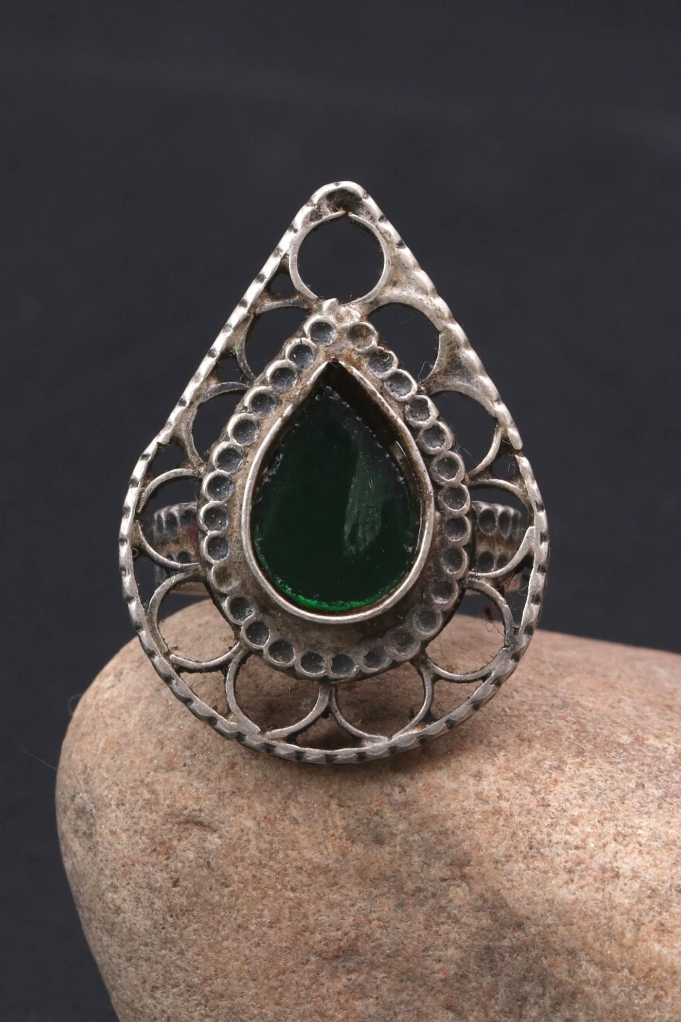 Pear Shaped Green Stone Hand Ring