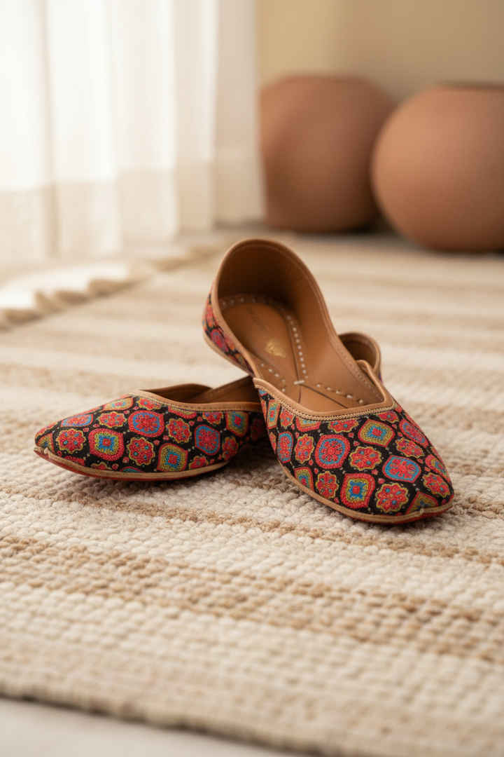 Black Bohemian Printed Jutti