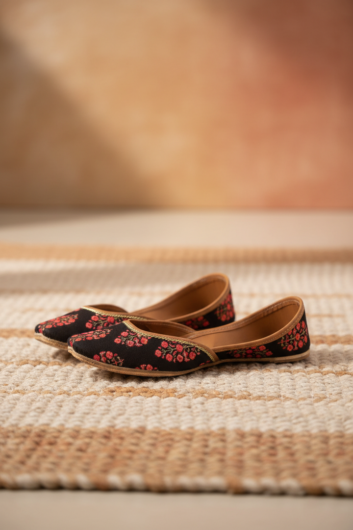Black Mughal Print Jutti